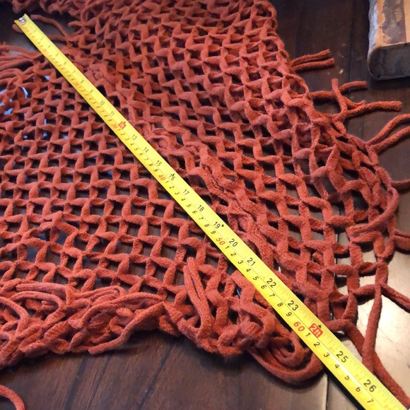 🧣Rusty brown Infiniti crochet fringed scarf versatile wrap - Picture 8 of 8